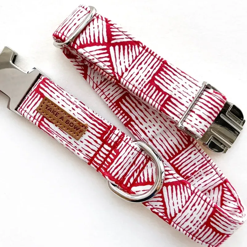BARN RED // collar