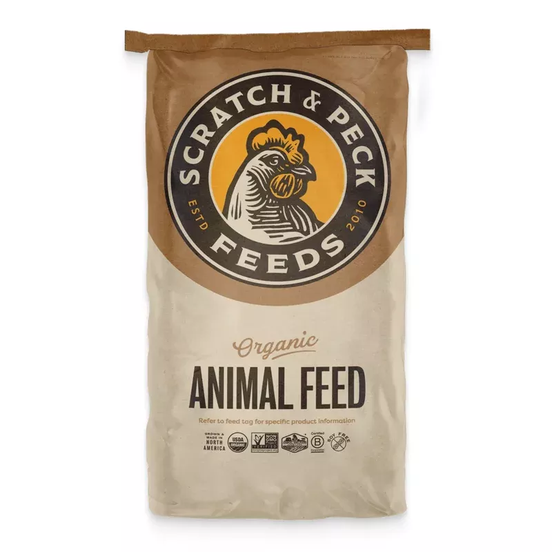 Scratch & Peck Organic Goat Feed with Corn – 40lb Bag